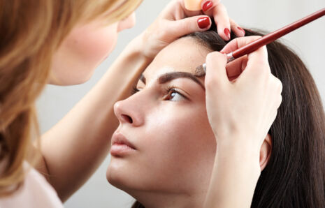 MAKE UP