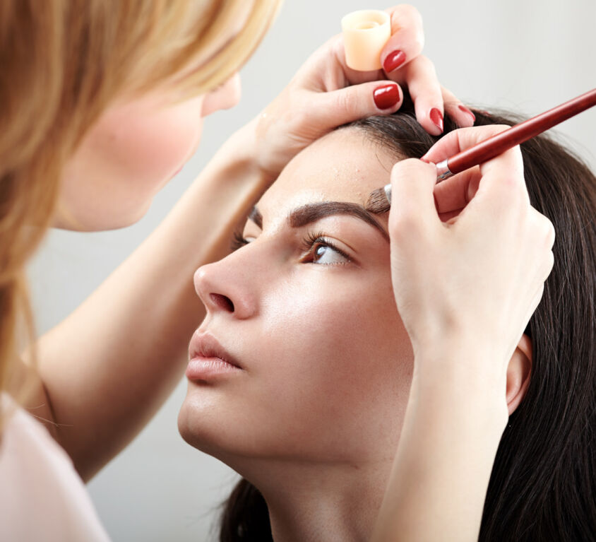 MAKE UP